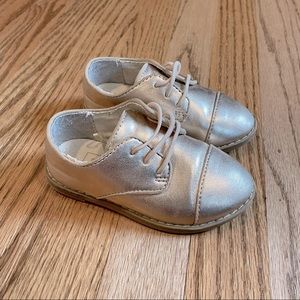 Baby Gap rose gold Oxford toddler shoes size 6